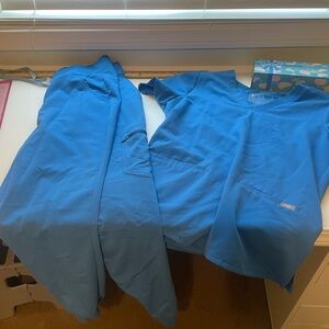 Figs women’s scrub set